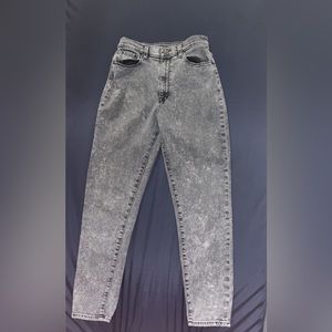 Women’s BDG distressed grey high rise jeans, size M